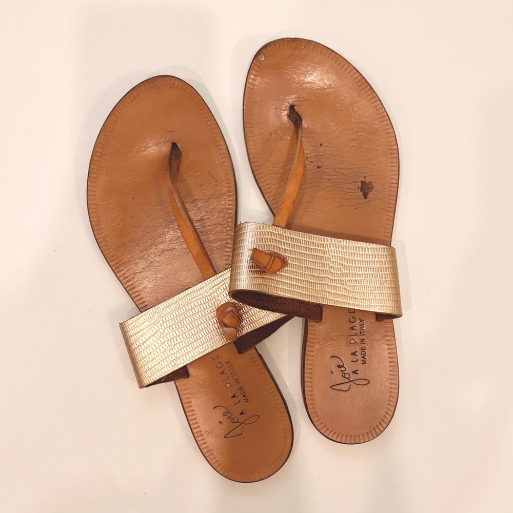 Joie Á La Plage Sandals in gold and tan